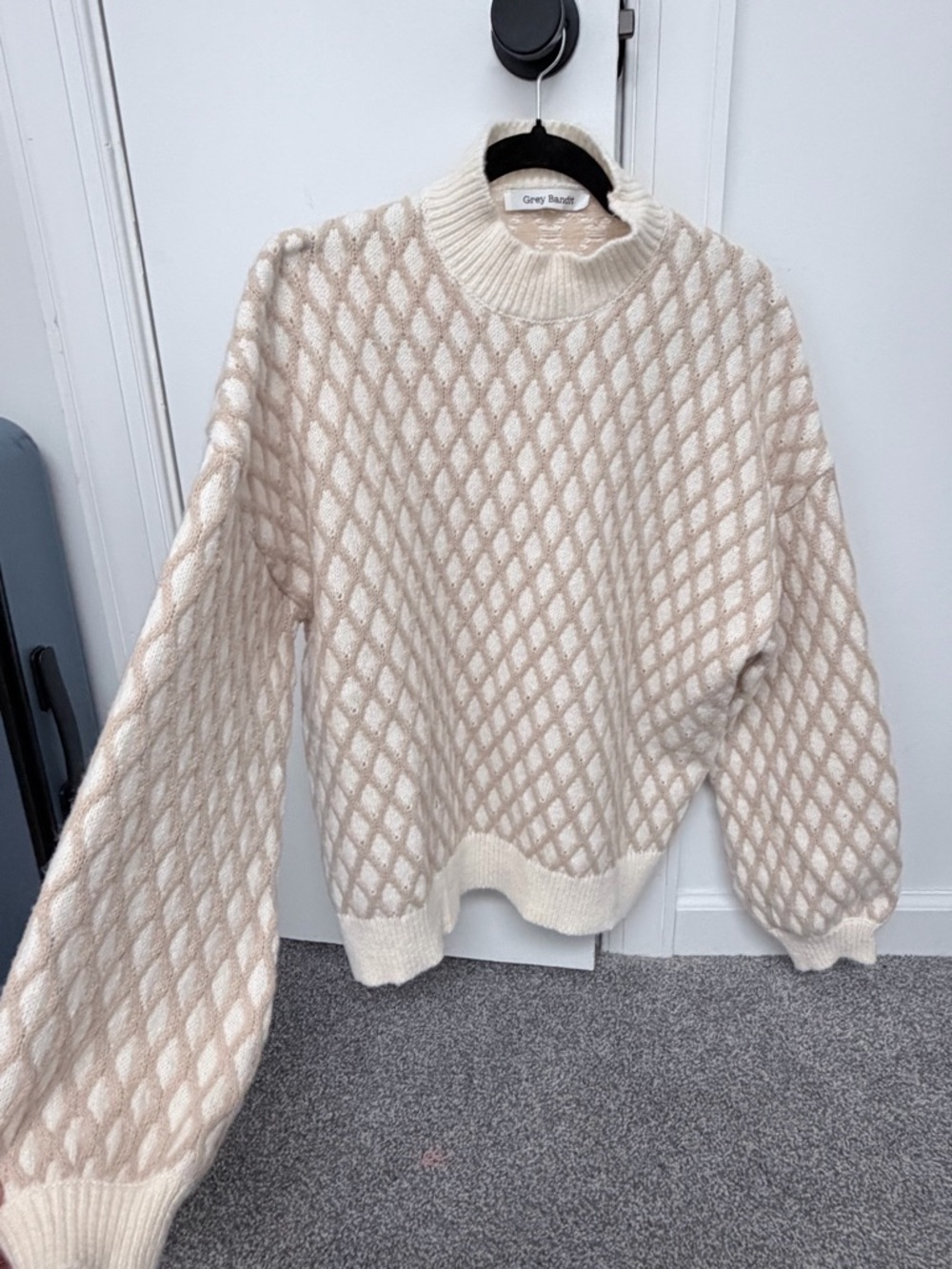 Grey Sandet Cream Diamond-Pattern Crewneck Sweater